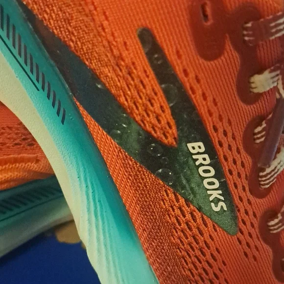 NEW, Brooks, Adrenaline GTS 25, RunDisney, Moana, Size 9.5 Medium (B) Limited Ed - Picture 2 of 10